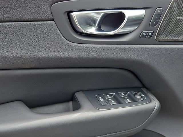 new 2025 Volvo XC60 car, priced at $56,900