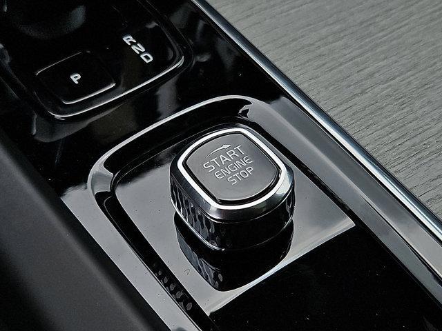 new 2025 Volvo XC60 car, priced at $56,900