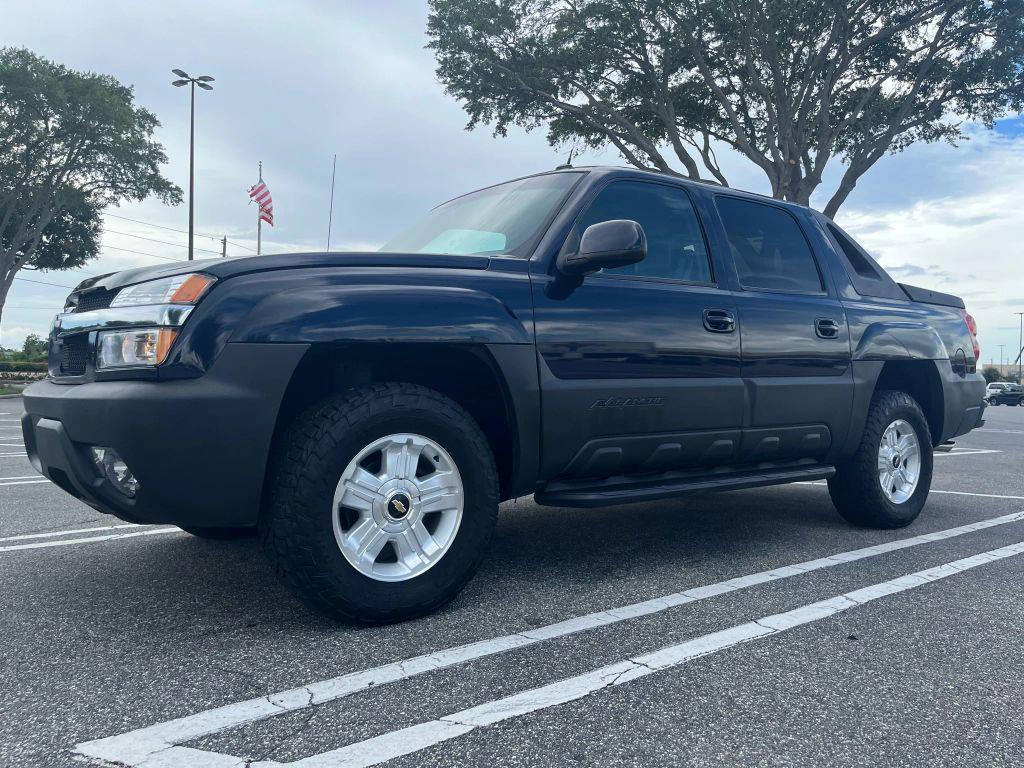 used 2004 Chevrolet Avalanche car, priced at $11,999