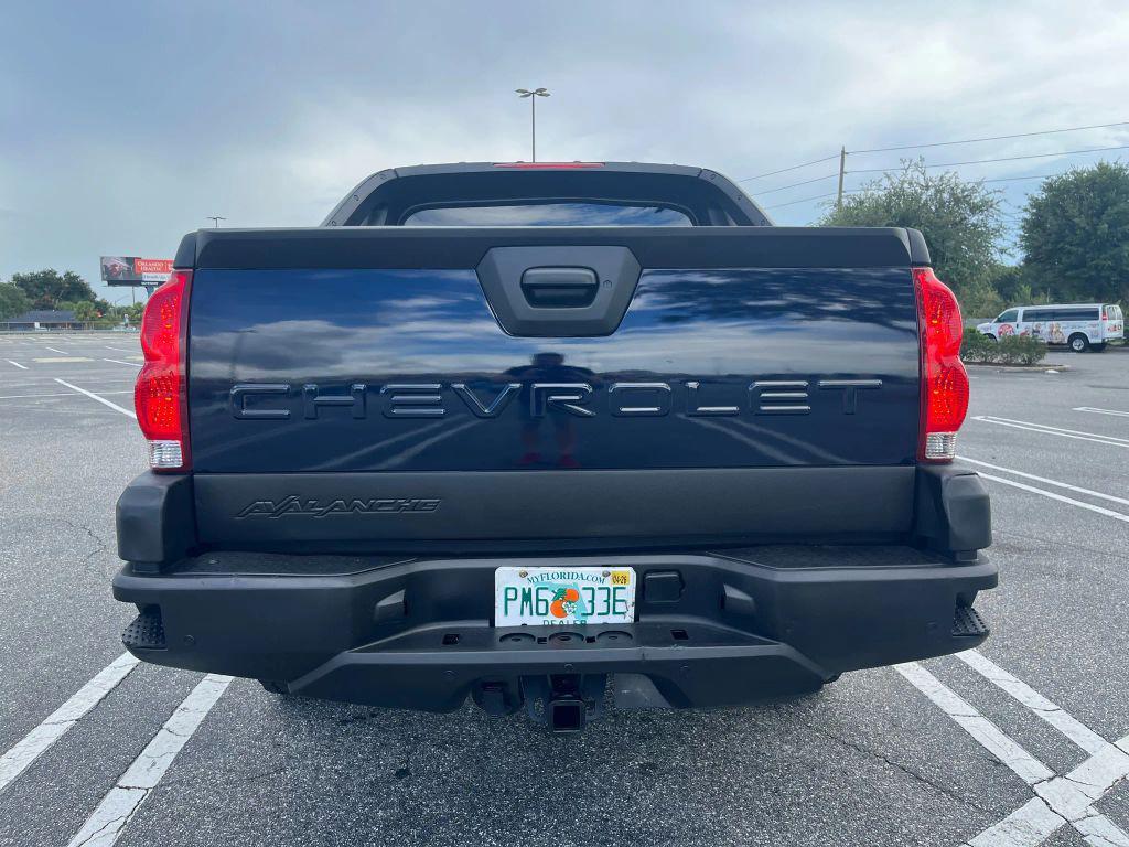 used 2004 Chevrolet Avalanche car, priced at $11,999