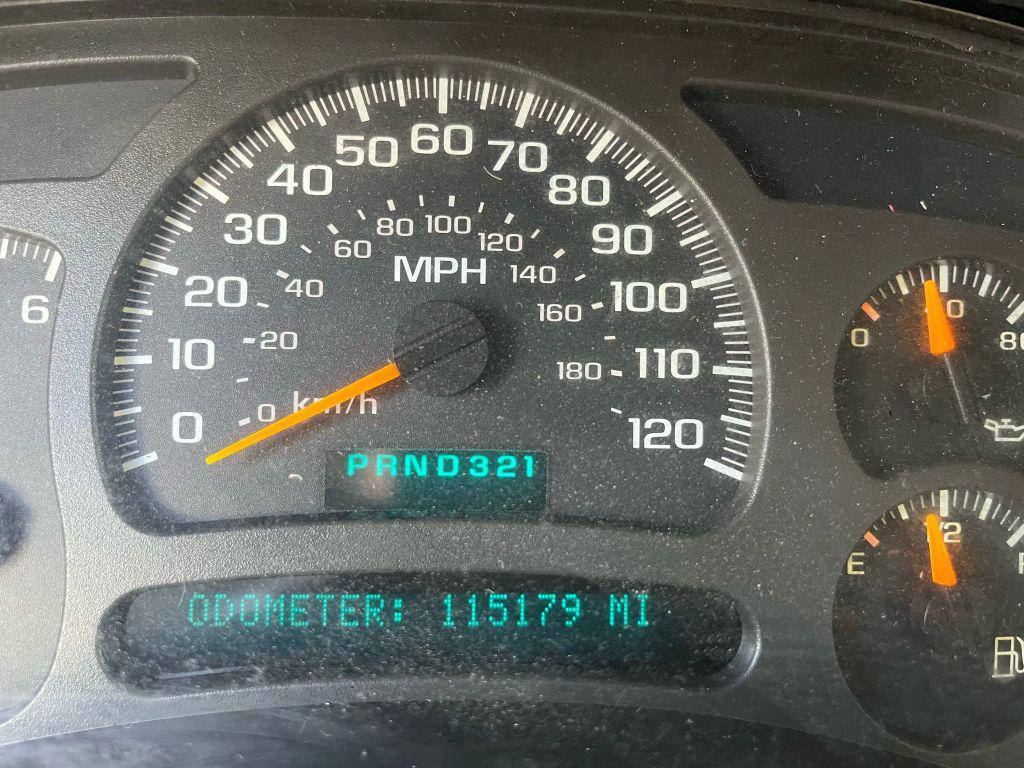 used 2004 Chevrolet Avalanche car, priced at $11,999