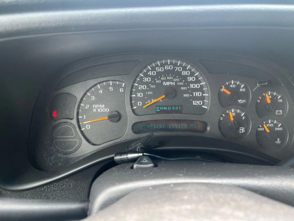 used 2004 Chevrolet Avalanche car, priced at $11,999