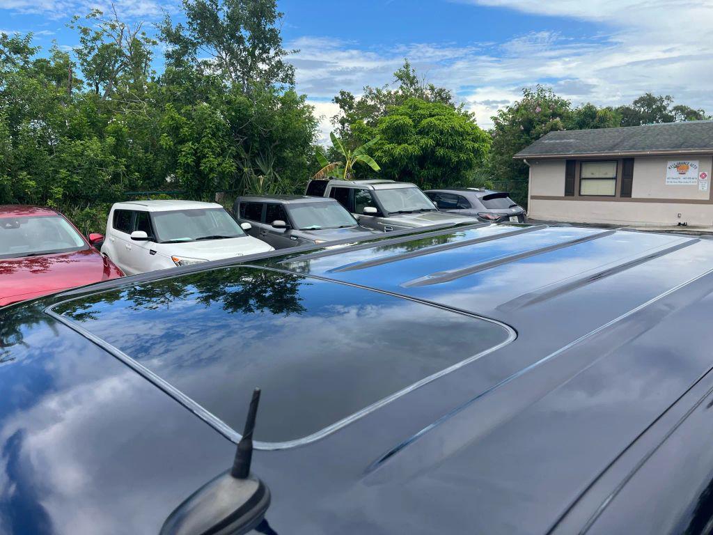 used 2004 Chevrolet Avalanche car, priced at $11,999