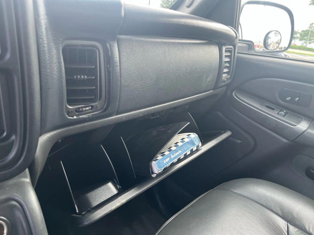 used 2004 Chevrolet Avalanche car, priced at $11,999