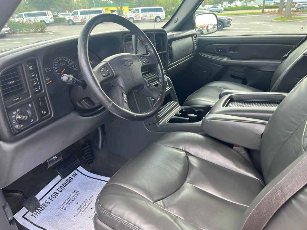 used 2004 Chevrolet Avalanche car, priced at $11,999