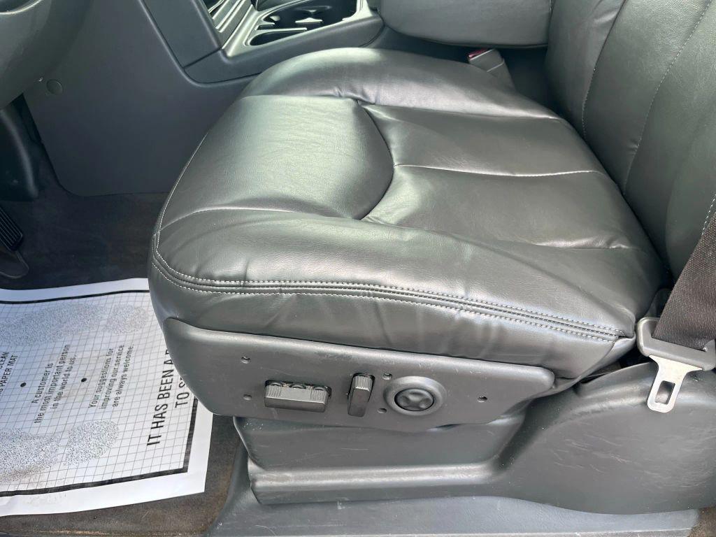 used 2004 Chevrolet Avalanche car, priced at $11,999