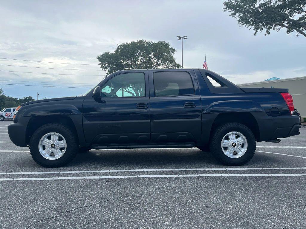 used 2004 Chevrolet Avalanche car, priced at $11,999