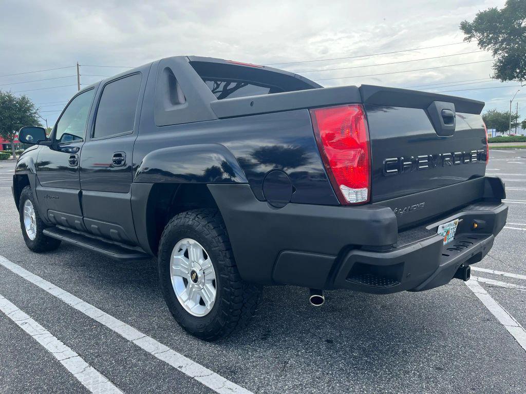 used 2004 Chevrolet Avalanche car, priced at $11,999