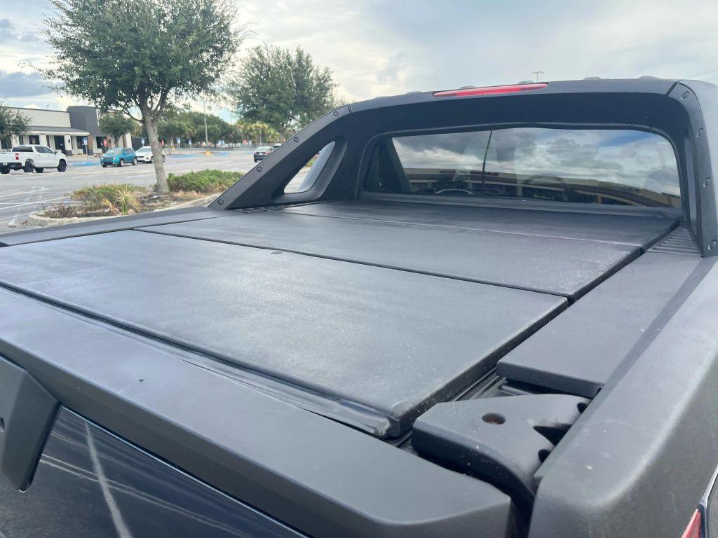 used 2004 Chevrolet Avalanche car, priced at $11,999