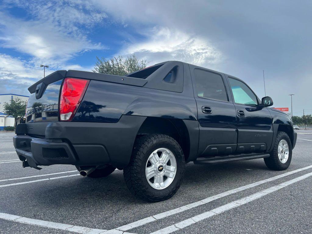 used 2004 Chevrolet Avalanche car, priced at $11,999