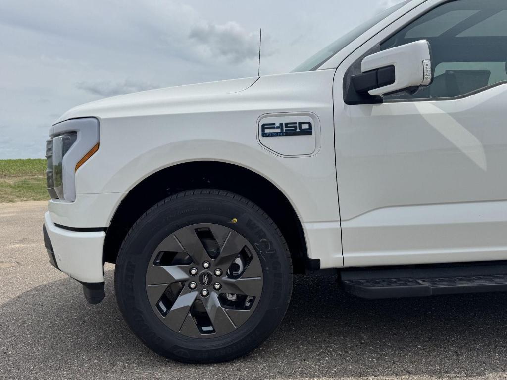 new 2025 Ford F-150 Lightning car