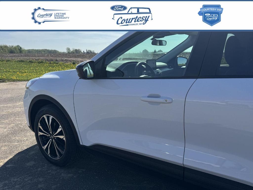 used 2022 Ford Escape car, priced at $24,999