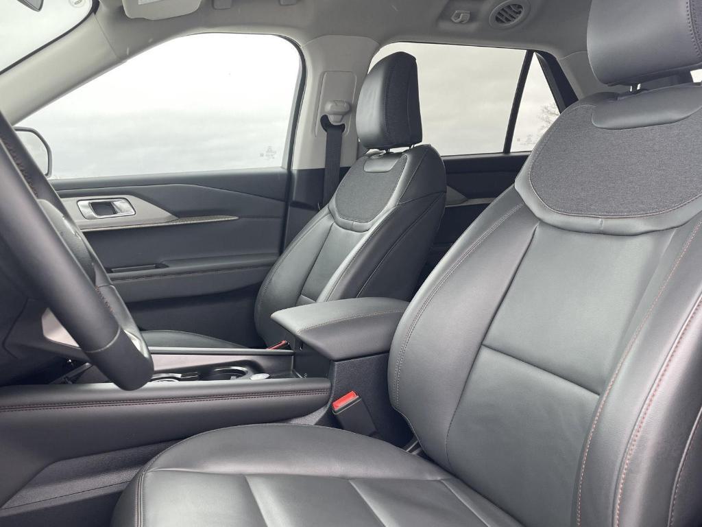 used 2025 Ford Explorer car