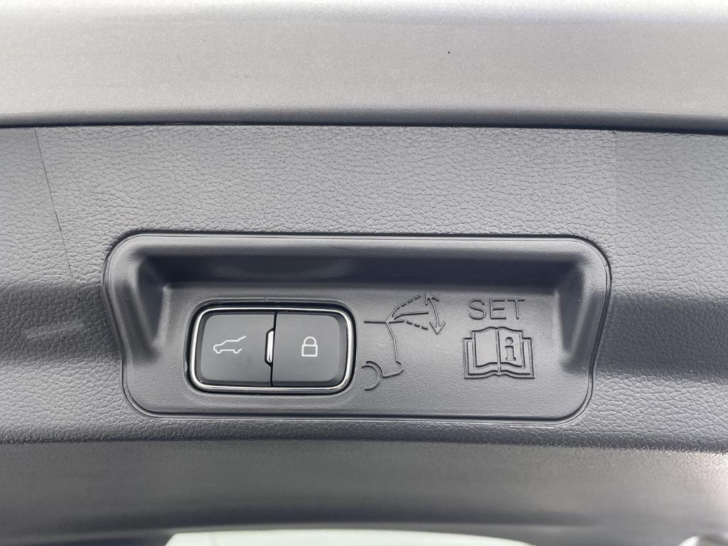 used 2025 Ford Explorer car