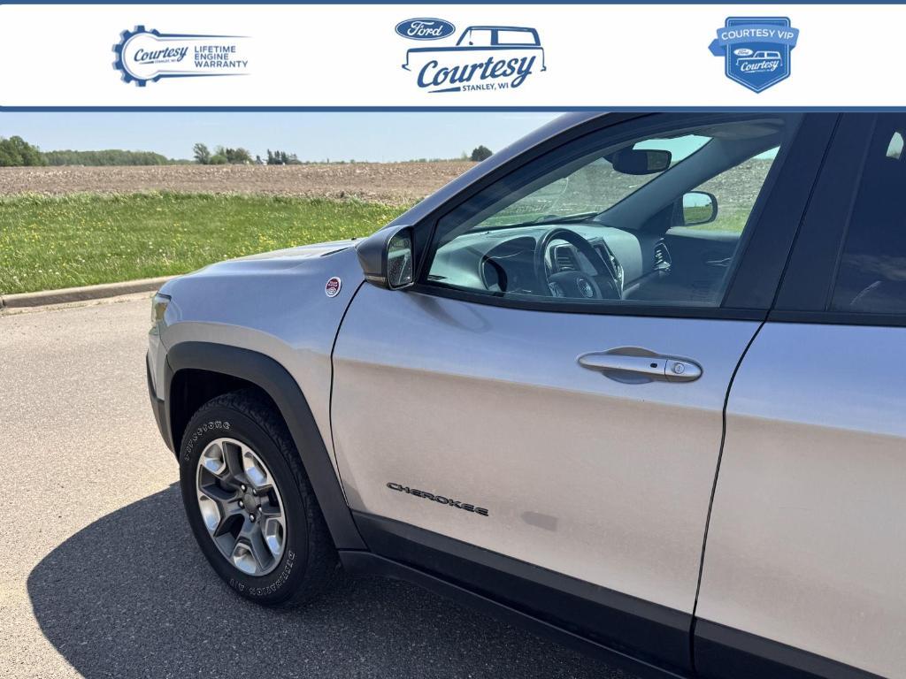 used 2019 Jeep Cherokee car, priced at $23,728