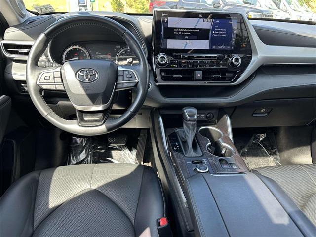 used 2022 Toyota Highlander car, priced at $40,587