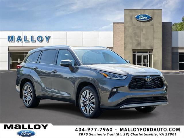 used 2022 Toyota Highlander car, priced at $37,997