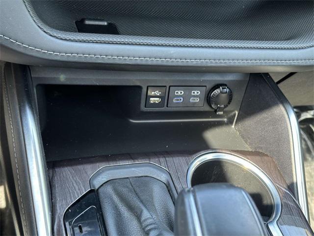 used 2022 Toyota Highlander car, priced at $40,587