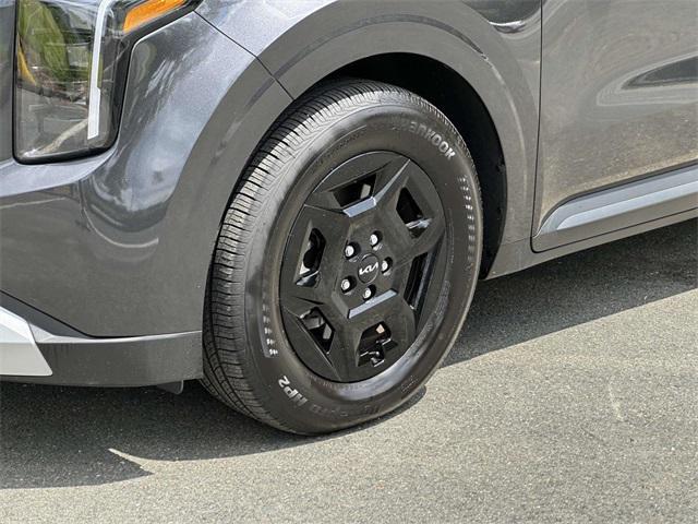 used 2025 Kia Carnival car, priced at $35,495