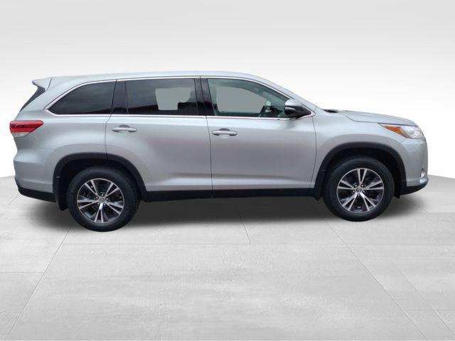 used 2019 Toyota Highlander car, priced at $25,357