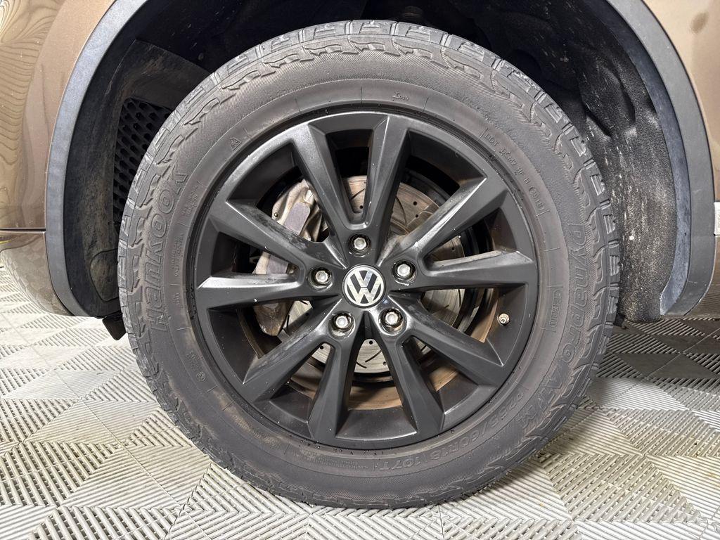 used 2014 Volkswagen Touareg car, priced at $7,000