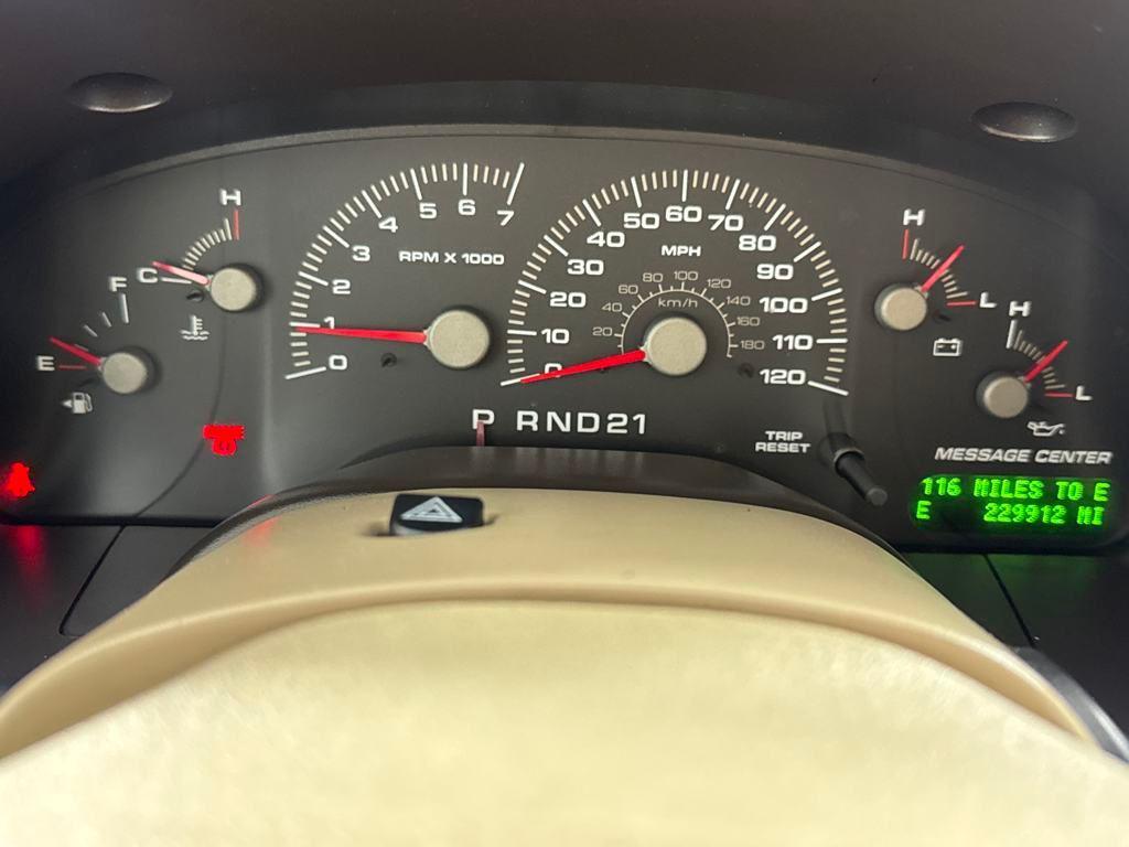 used 2003 Ford Expedition car, priced at $3,900