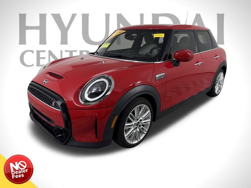 used 2024 MINI Hardtop car, priced at $26,900