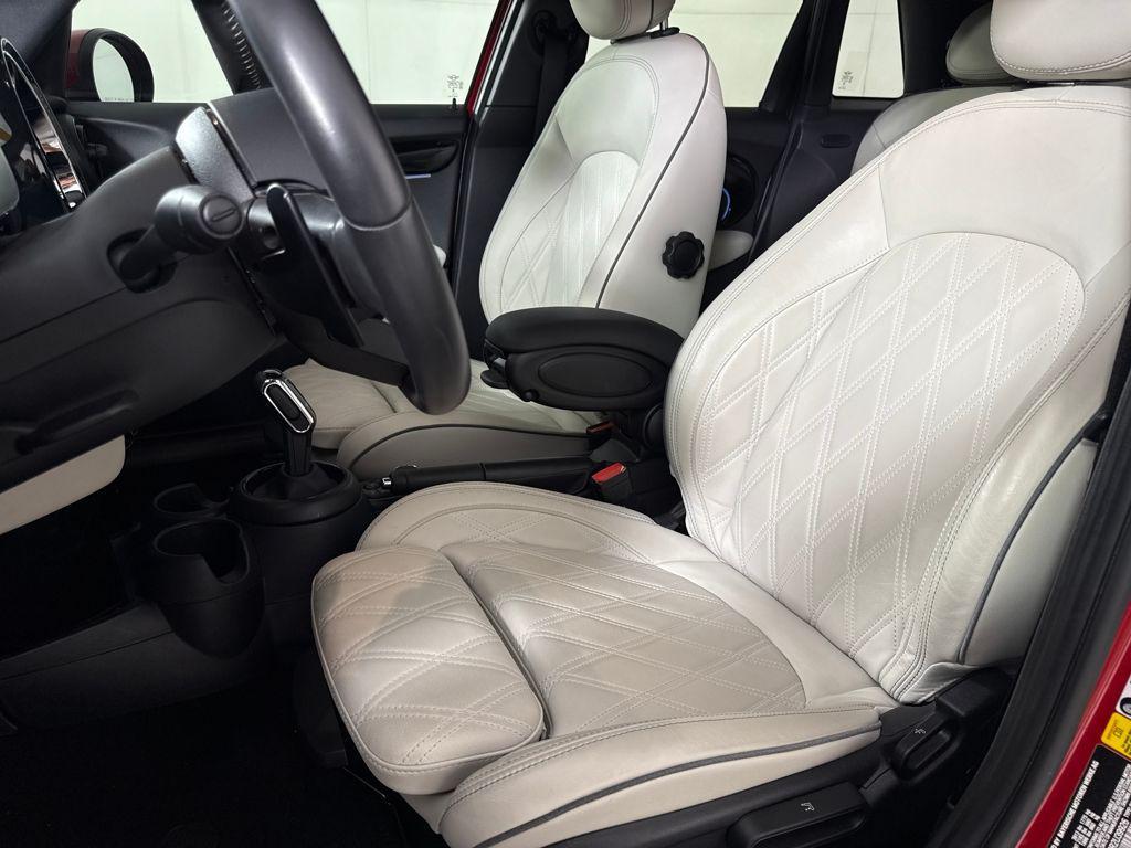 used 2024 MINI Hardtop car, priced at $26,900