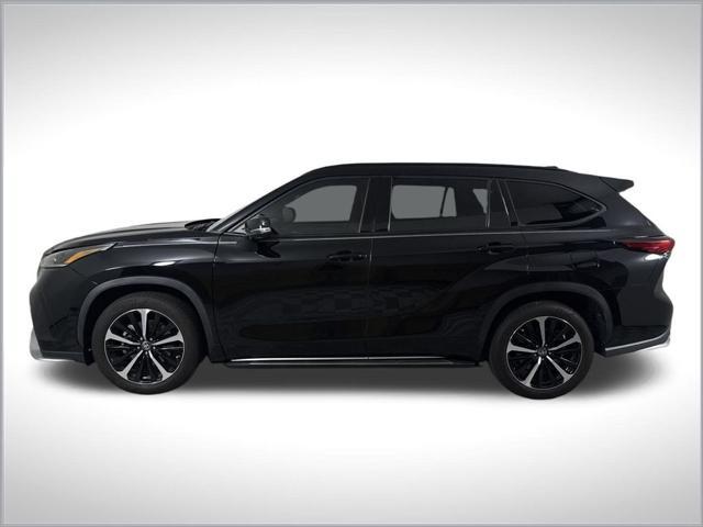 used 2021 Toyota Highlander car, priced at $29,500