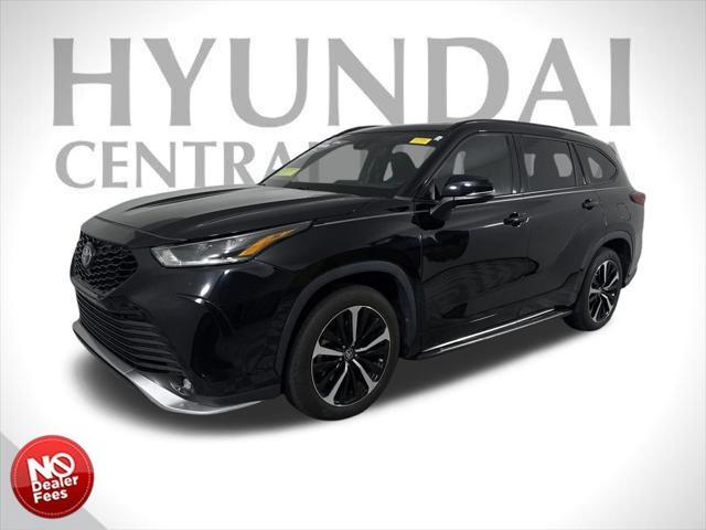 used 2021 Toyota Highlander car, priced at $28,500