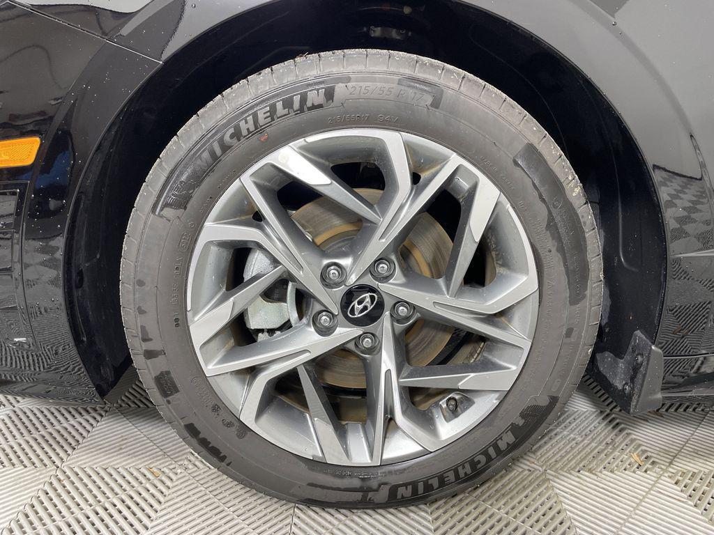 new 2025 Hyundai Venue car, priced at $24,661