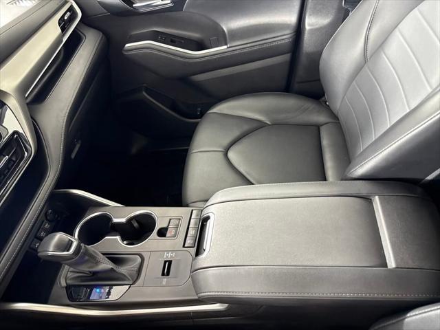 used 2021 Toyota Highlander Hybrid car, priced at $31,249