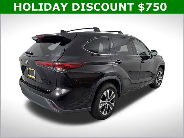 used 2020 Toyota Highlander car, priced at $27,250