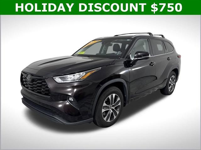 used 2020 Toyota Highlander car, priced at $27,250