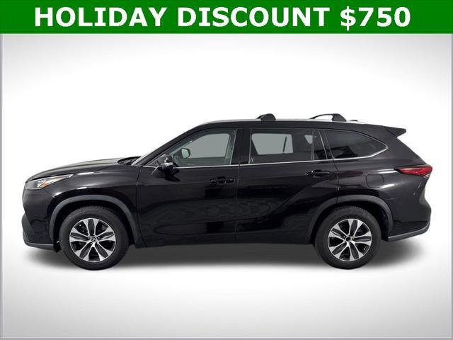 used 2020 Toyota Highlander car, priced at $27,250