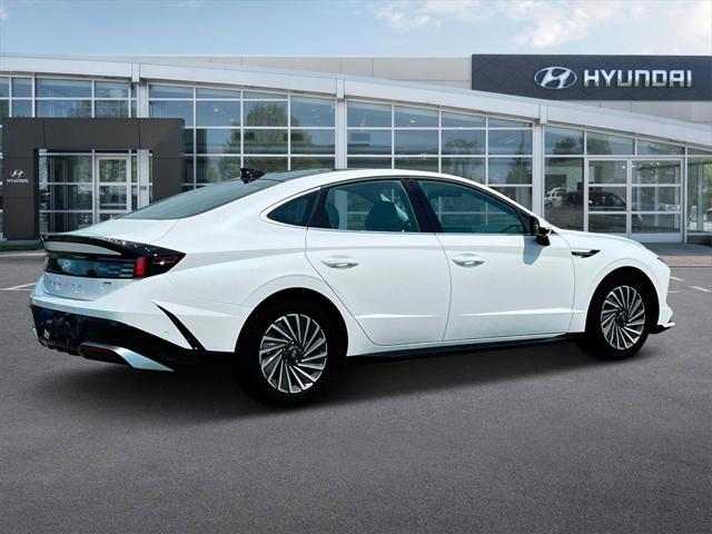 new 2025 Hyundai Sonata Hybrid car, priced at $39,235