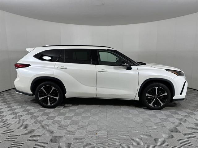 used 2021 Toyota Highlander car, priced at $30,250