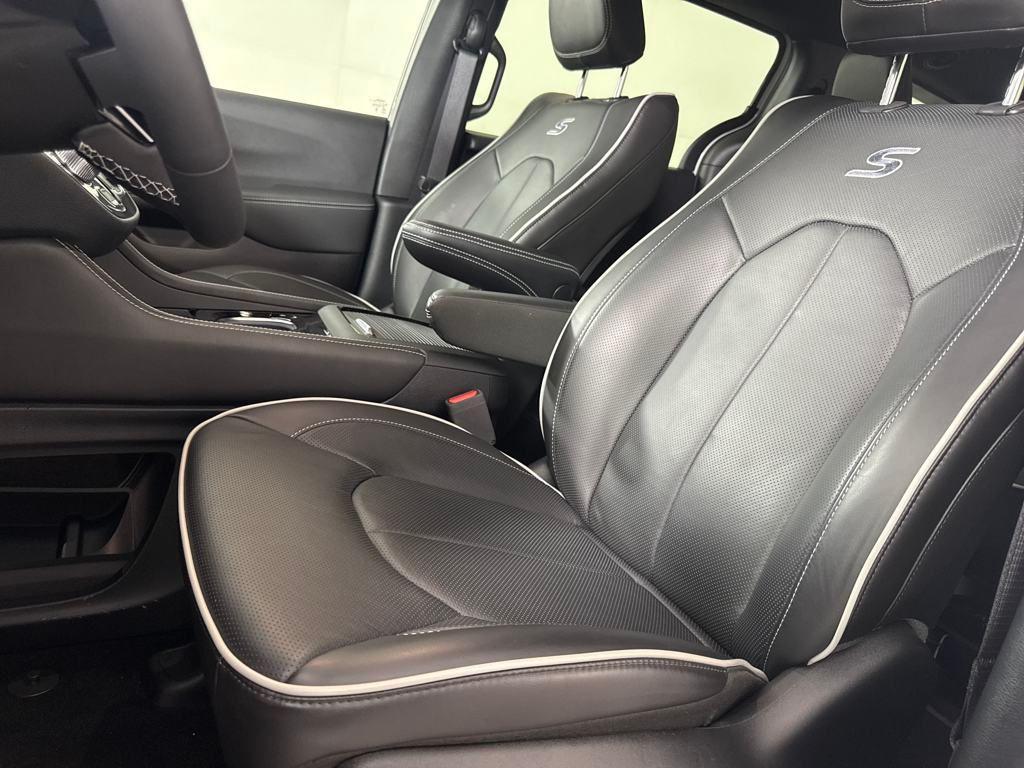 used 2025 Chrysler Pacifica Hybrid car, priced at $41,500