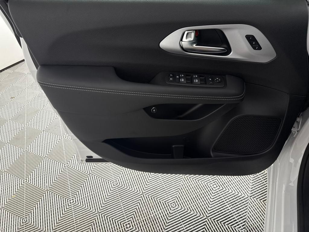 used 2025 Chrysler Pacifica Hybrid car, priced at $41,500