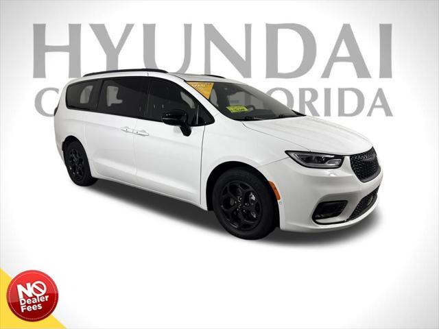 used 2025 Chrysler Pacifica Hybrid car, priced at $42,000