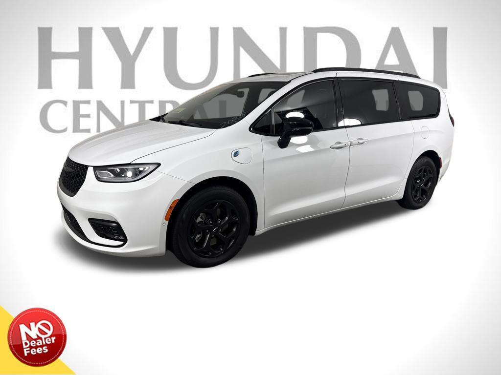 used 2025 Chrysler Pacifica Hybrid car, priced at $41,500