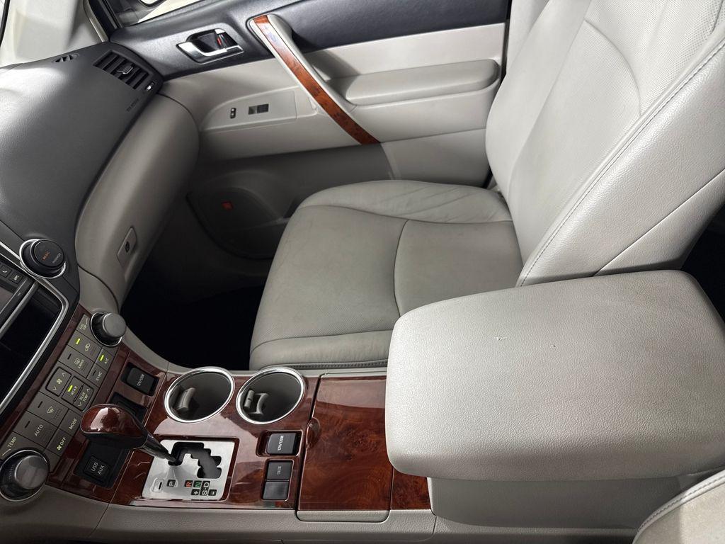 used 2013 Toyota Highlander car, priced at $16,250