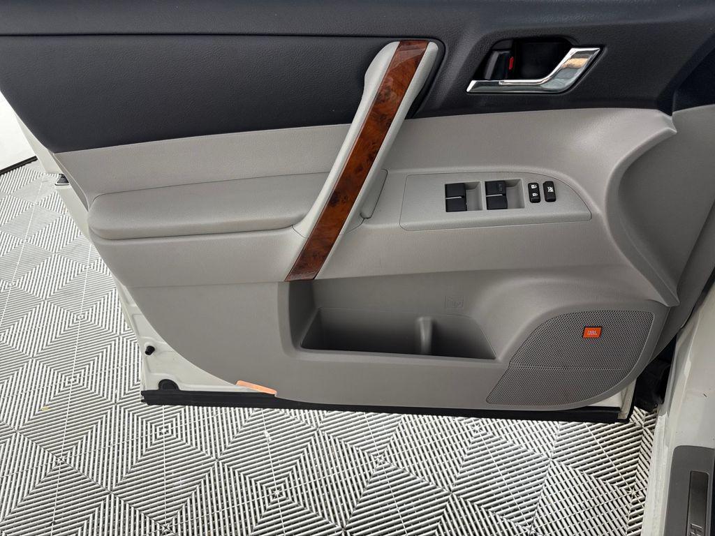 used 2013 Toyota Highlander car, priced at $16,250
