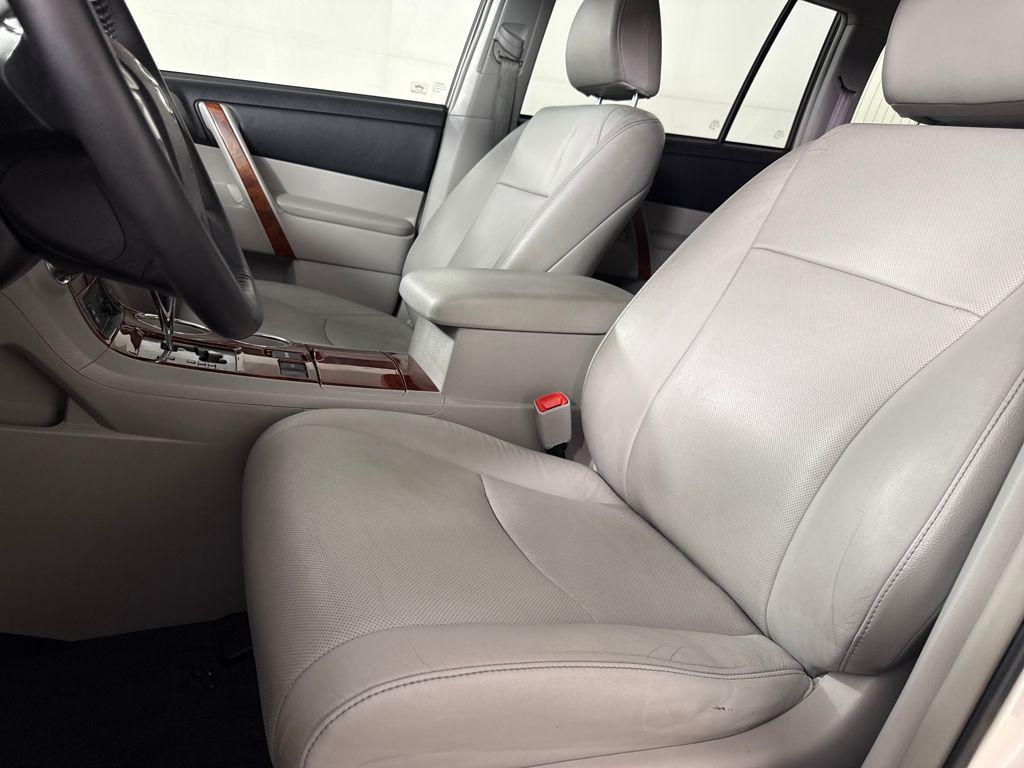 used 2013 Toyota Highlander car, priced at $16,250