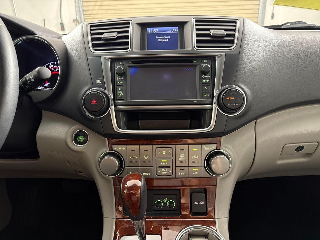 used 2013 Toyota Highlander car, priced at $16,250