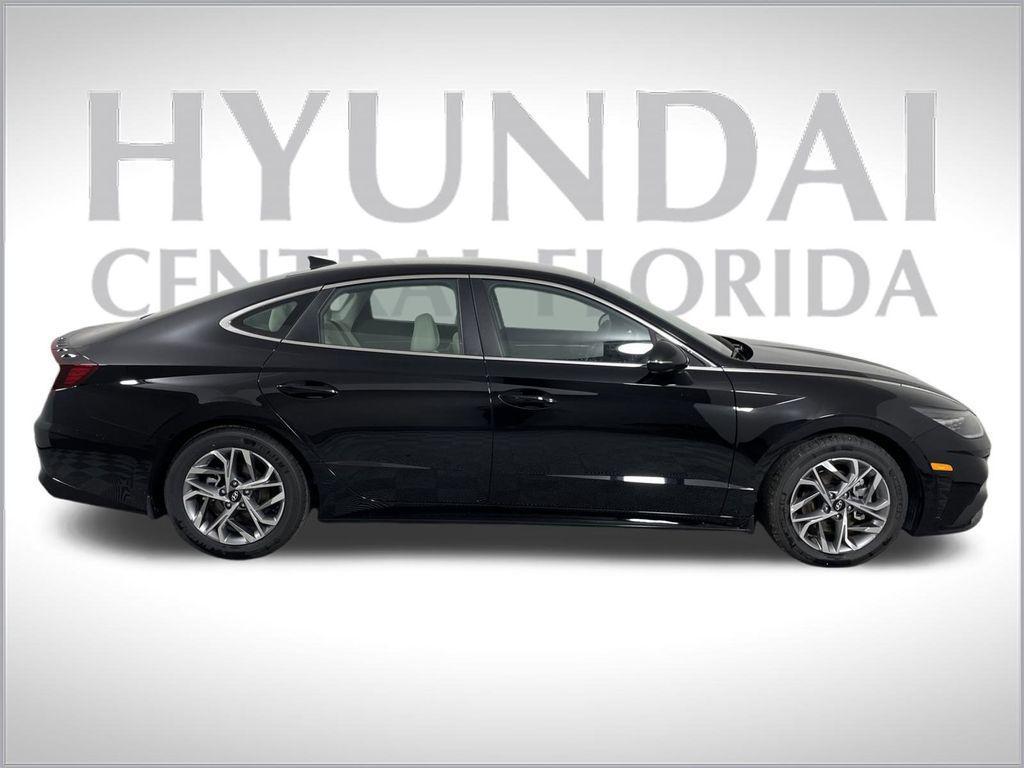new 2025 Hyundai Venue car, priced at $24,476