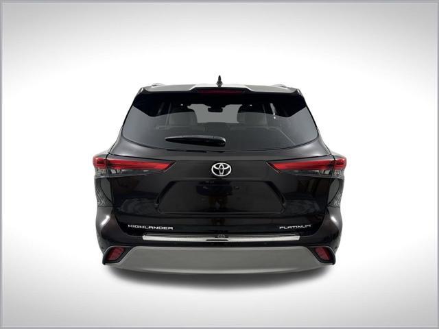 used 2022 Toyota Highlander car, priced at $38,250