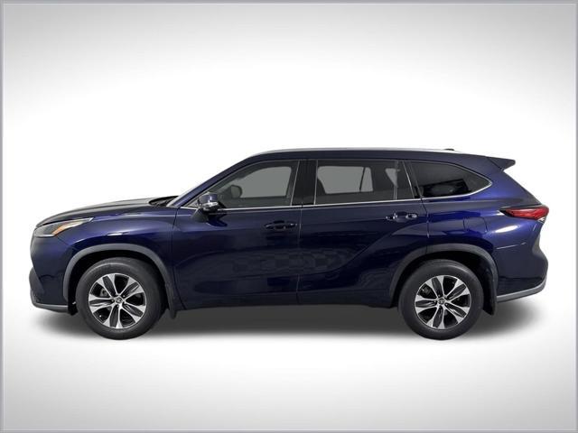 used 2021 Toyota Highlander car, priced at $32,150