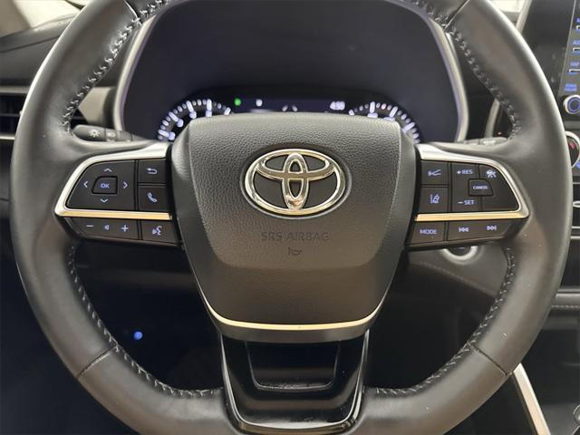 used 2021 Toyota Highlander car, priced at $32,150