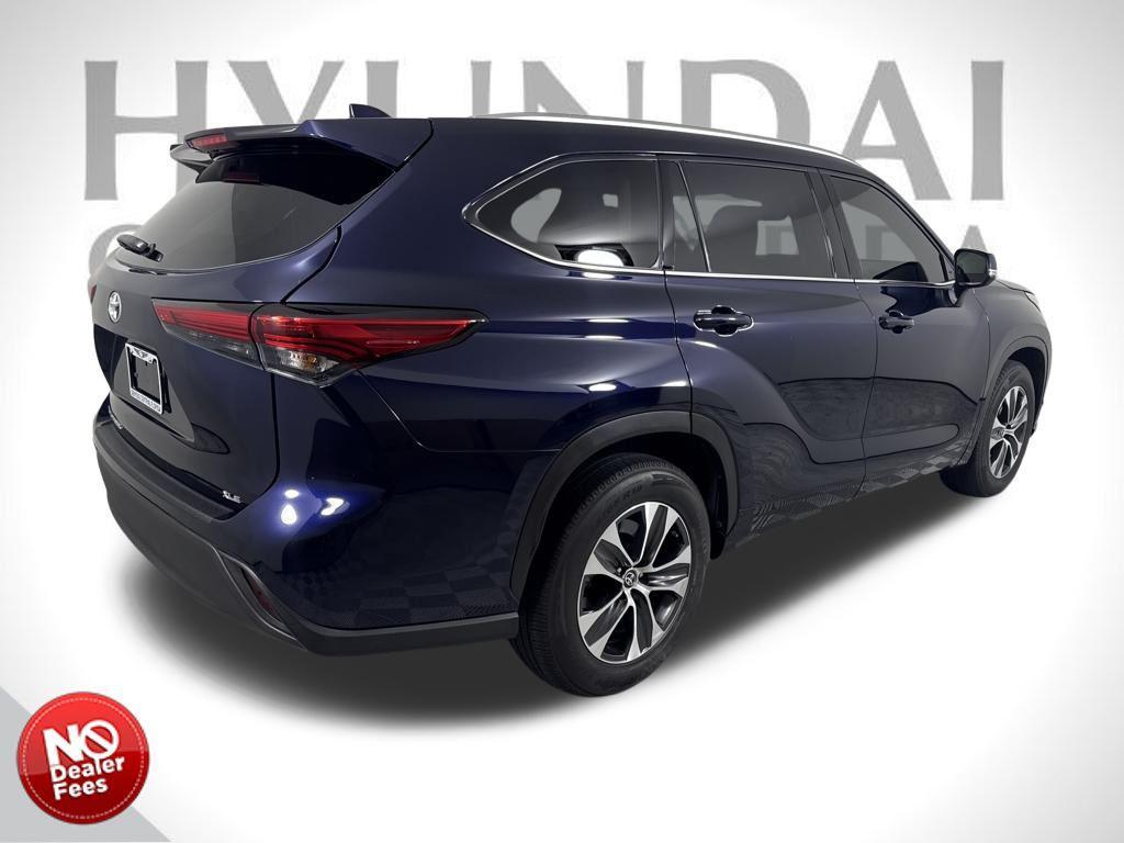 used 2021 Toyota Highlander car, priced at $28,000